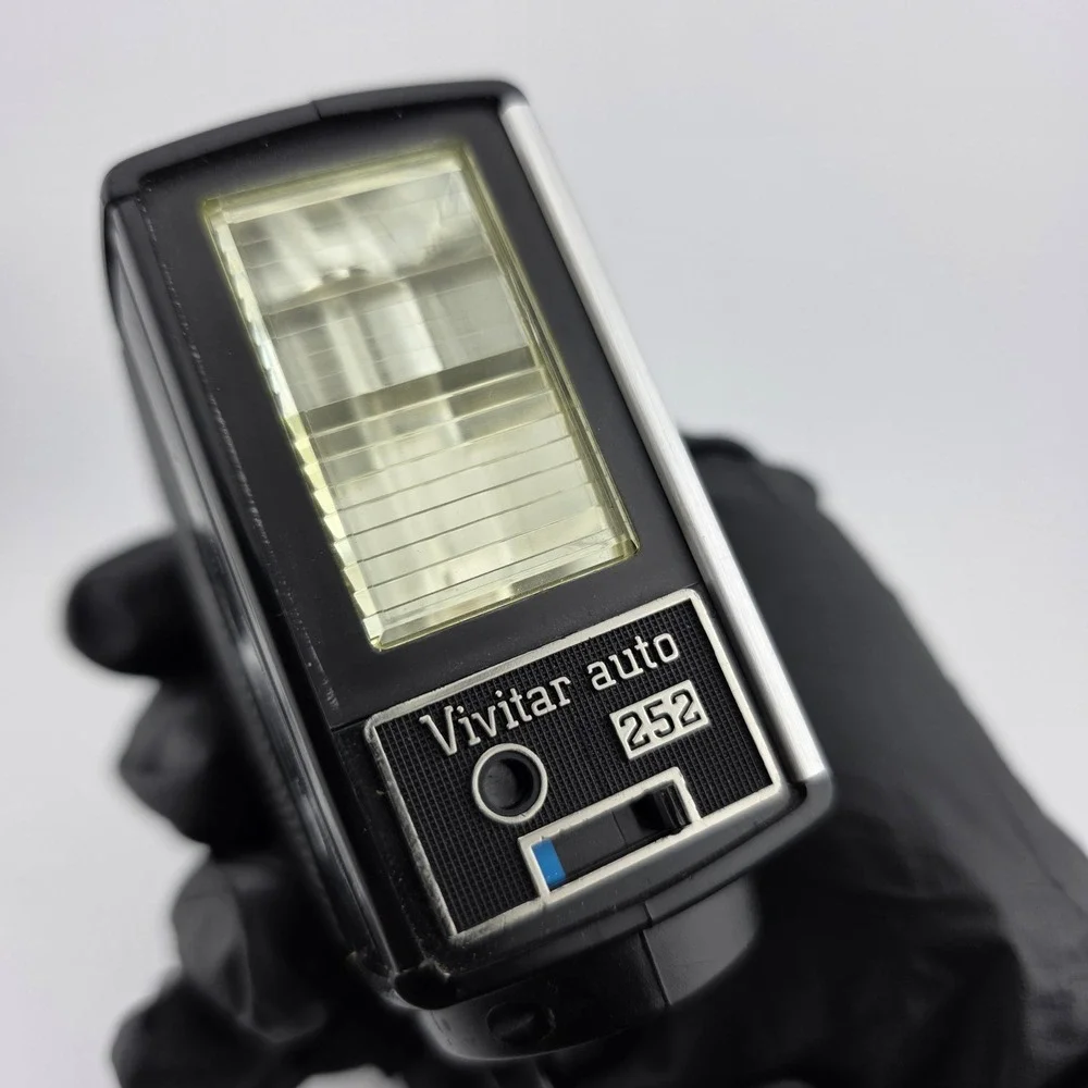 Vintage Vivitar Auto 252 Shoe Mount Camera Flash Photography Accessory‎ Untested